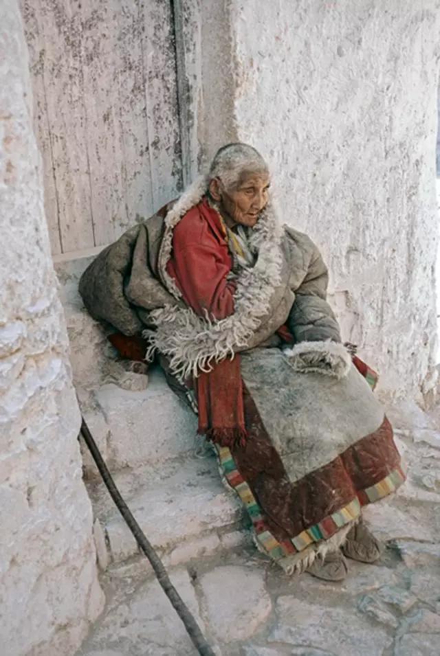 西藏之声，尊敬的听众朋友们，欢迎收听！